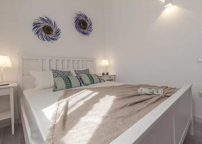 Sardinia Re - Smeralda 32 *